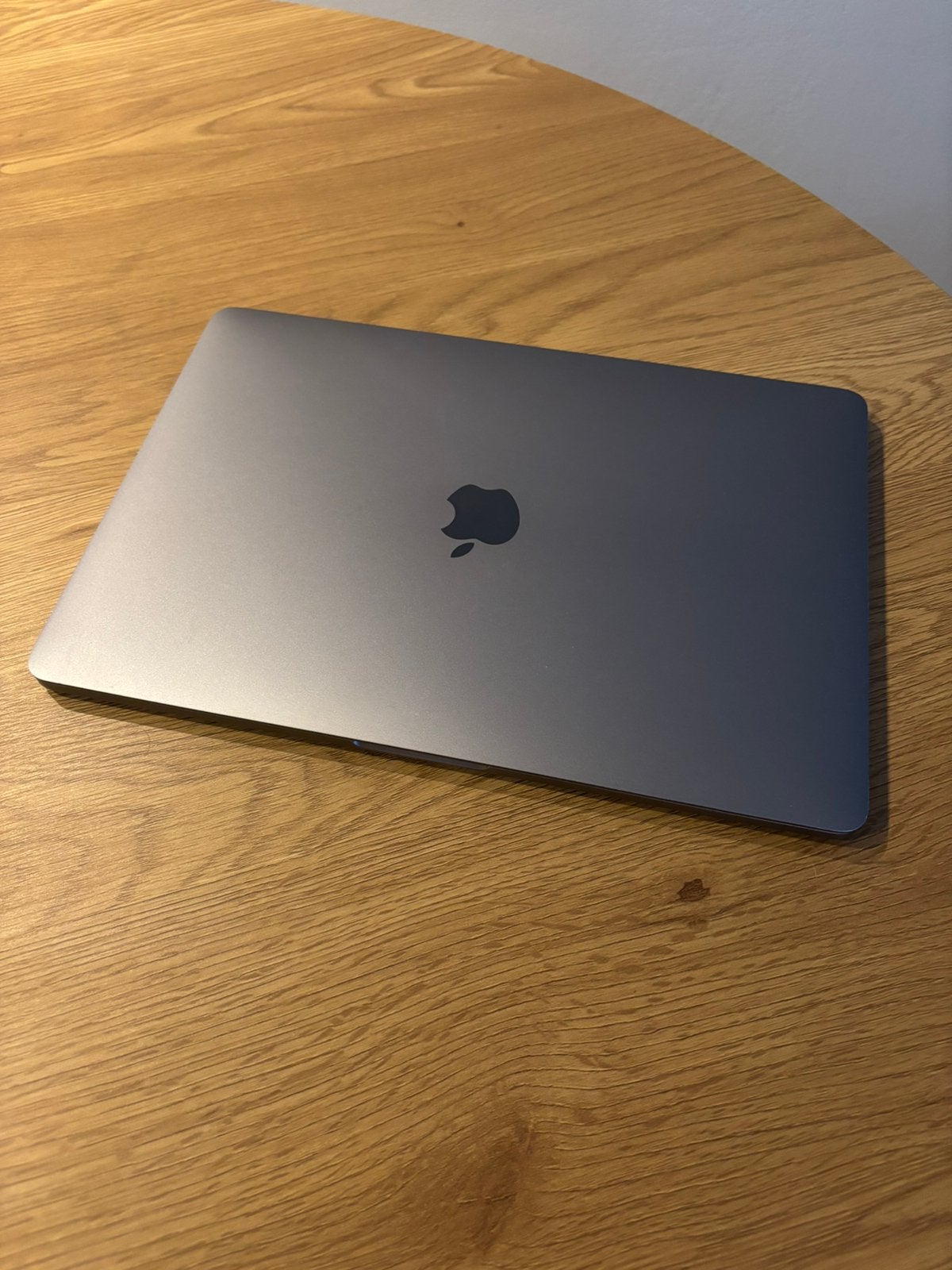 Macbook Pro, 256GB, i5, 13” scherm, 256 GB, 2 tot 3 Ghz, 13 inch, Zo goed als nieuw