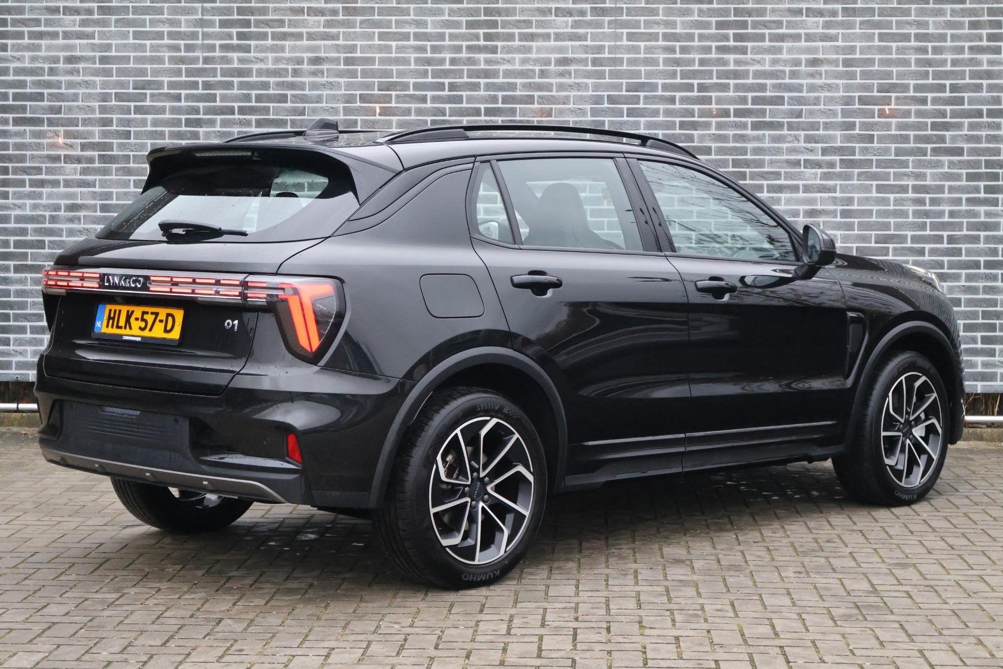 Lynk & Co 01 Plug-in Hybrid 1.5 Core | Adaptive cruise contr, Auto's, 4 cilinders, Alcantara, Zwart, Bedrijf