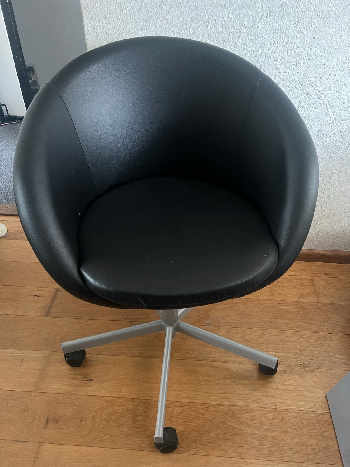IKEA SKRUVSTA Bureaustoel Zwart - Draaibaar en Verstelbaar, Huis en Inrichting, Stoelen, Ophalen, Kunststof, Gebruikt, Zwart