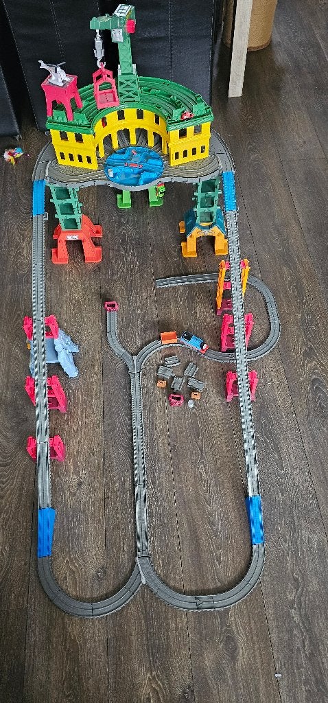 Thomas de trein TYrackmaster, Super Cranky Station, Kinderen en Baby's, Speelgoed | Thomas de Trein, Ophalen of Verzenden, Zo goed als nieuw