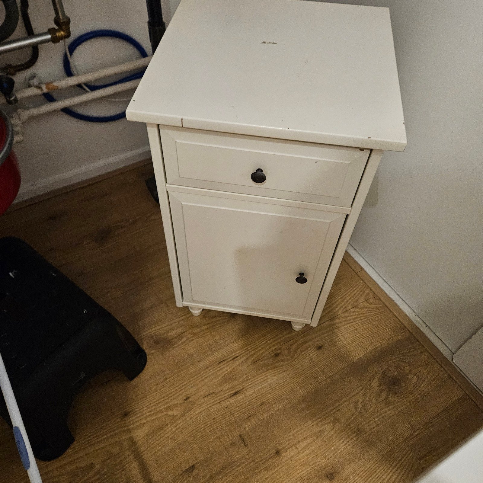 Nachtkastje met lade en deurtje - Gebruikt, Huis en Inrichting, Slaapkamer | Nachtkastjes, Ophalen, Gebruikt, Minder dan 45 cm