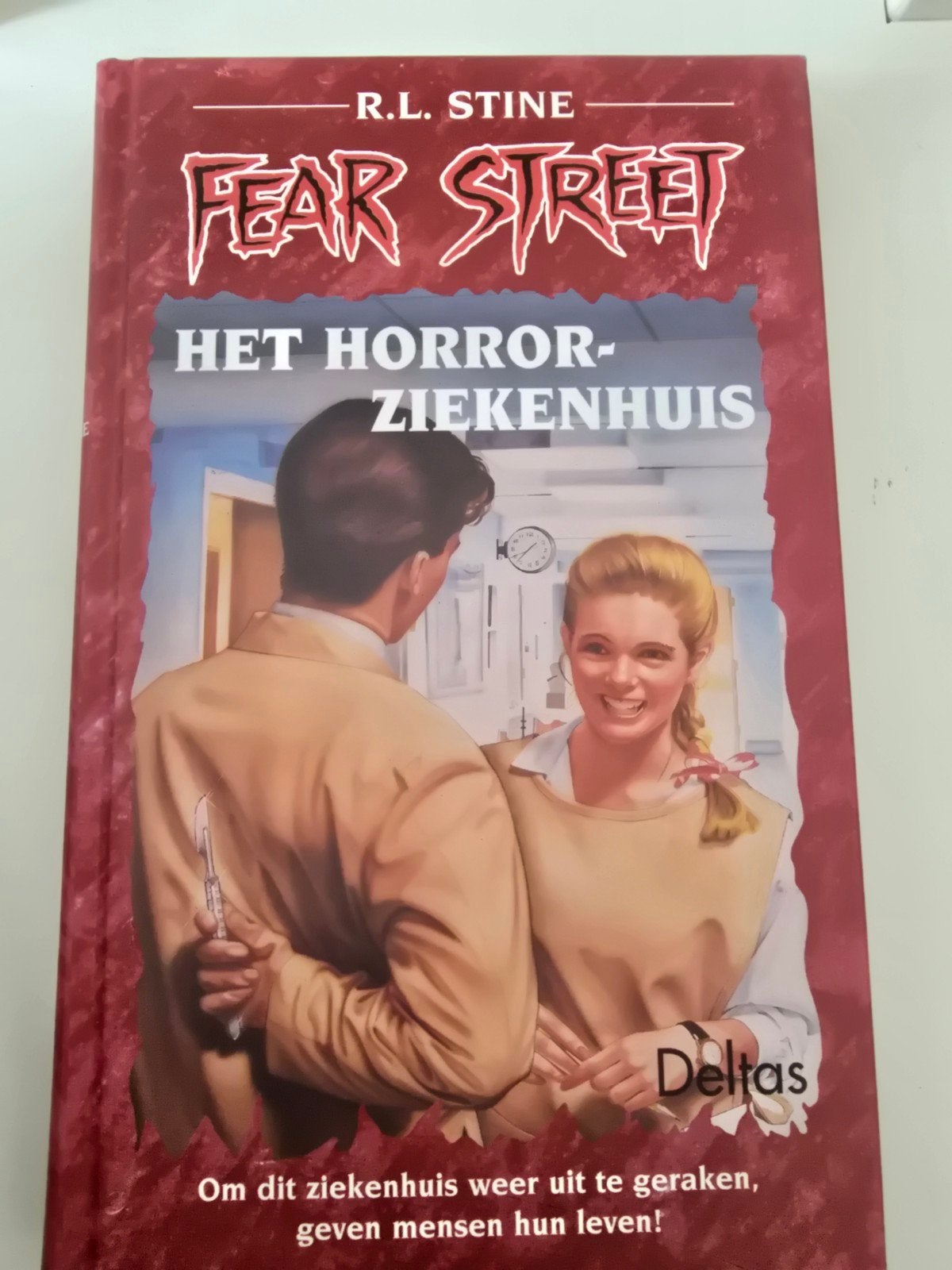 R.L. Stine - Het horrorziekenhuis, Fictie algemeen, Ophalen of Verzenden, Zo goed als nieuw, R.L. Stine
