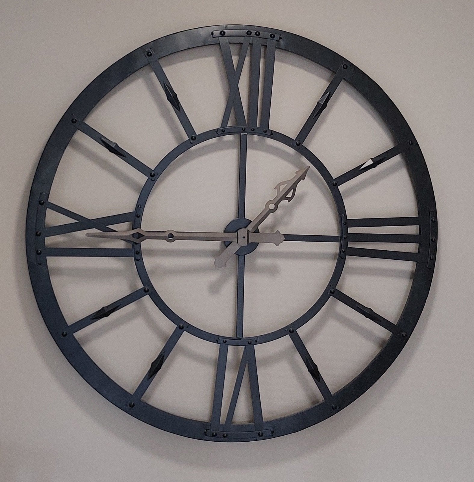 Grote industriële wandklok, doorsnee 120 cm!, Huis en Inrichting, Ophalen, Zo goed als nieuw, Analoog, Wandklok