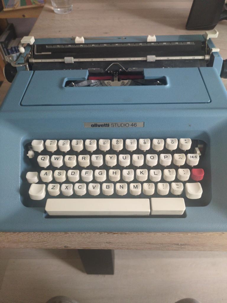 Olivetti Studio 46 met draagbare koffer., Diversen, Typemachines, Ophalen, Gebruikt