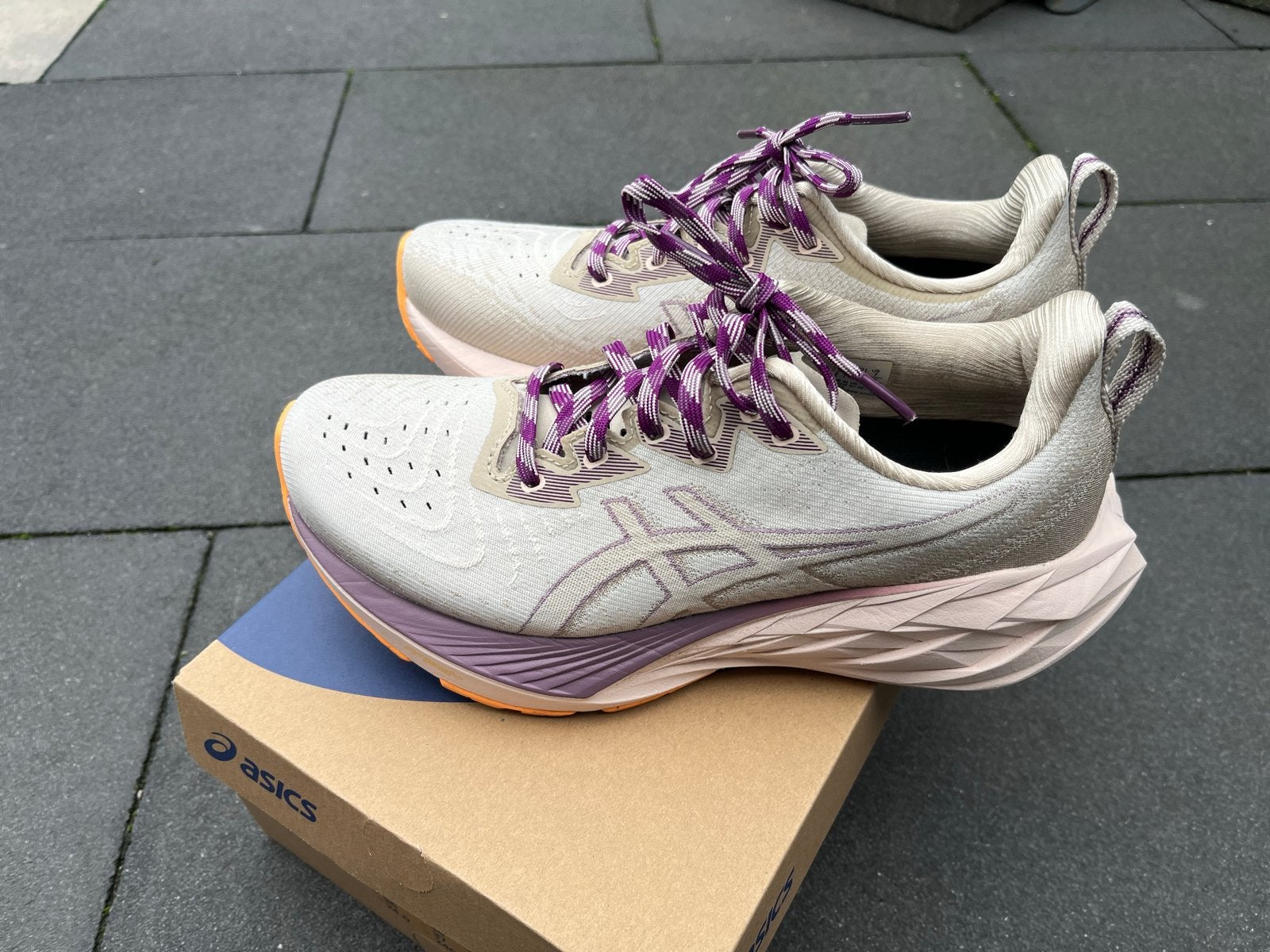 Asics Novablast 4 TR Hardloopschoenen Dames, Ophalen, Hardloopschoenen, Nieuw, Hardlopen