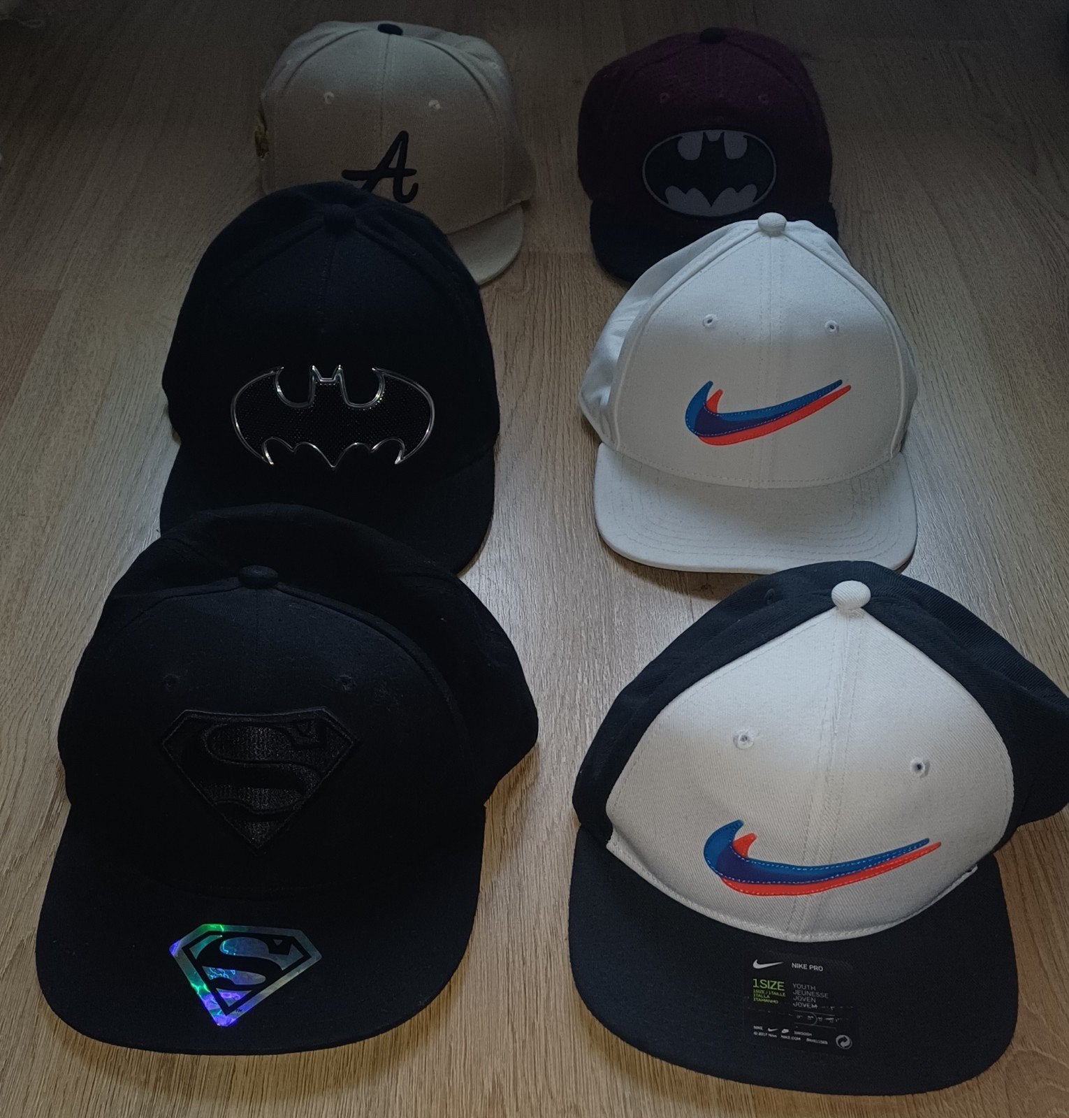 Diverse petten: Nike, Batman, Superman, Atlanta Braves, Kleding | Dames, Nike, Batman, Superman, Pet, Gedragen, One size fits all