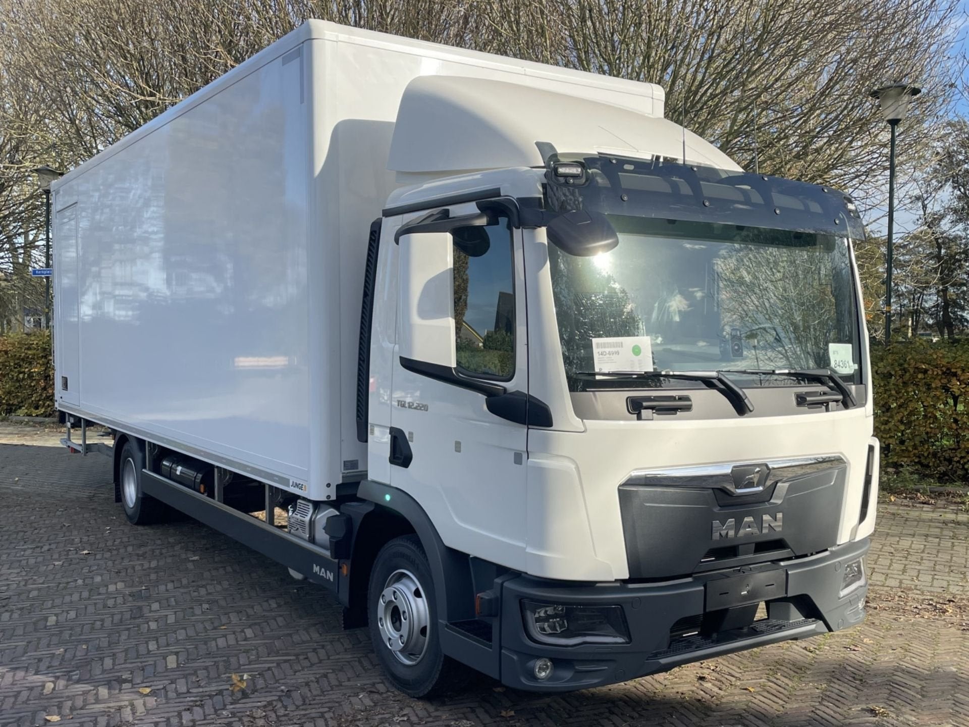 MAN TGL 12.220 4x2 BL met Junge gesloten laadbak en Dholland, Automaat, Euro 6, MAN, Wit