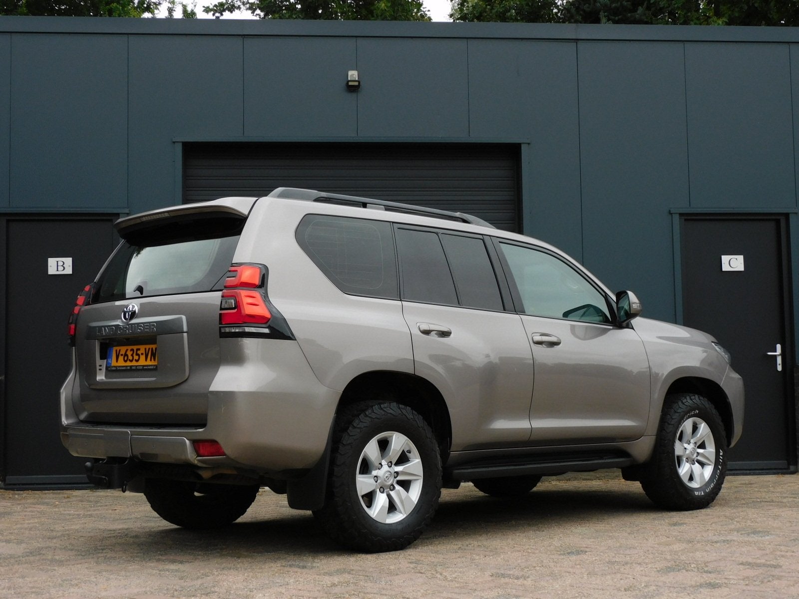 Toyota Land Cruiser 2.8 D-4D-F Challenger Window Van 1e EIGE, Auto's, Gebruikt, Euro 6, 4 cilinders, Bedrijf