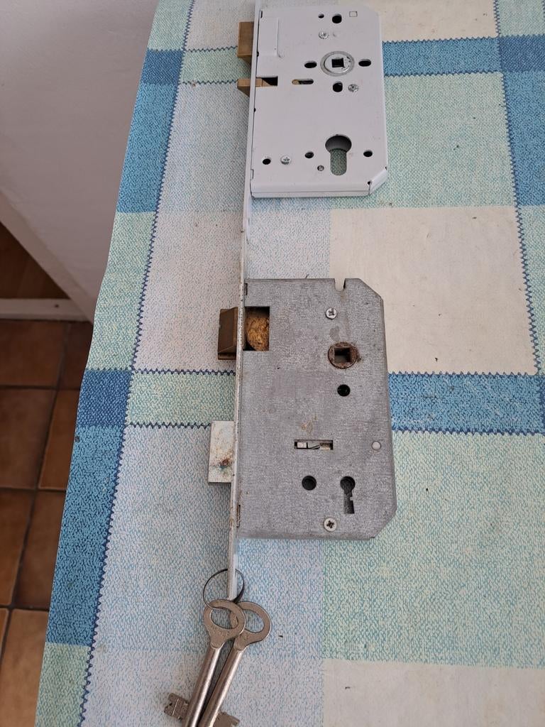 2 Nieuwe Nemef sloten en sleutels, Ophalen of Verzenden, Nieuw