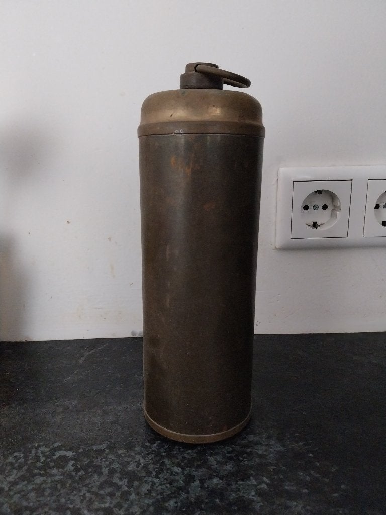 Robuuste Antieke Koperen Kruik Militaire Huls-stijl 22 cm, Ophalen of Verzenden, Koper