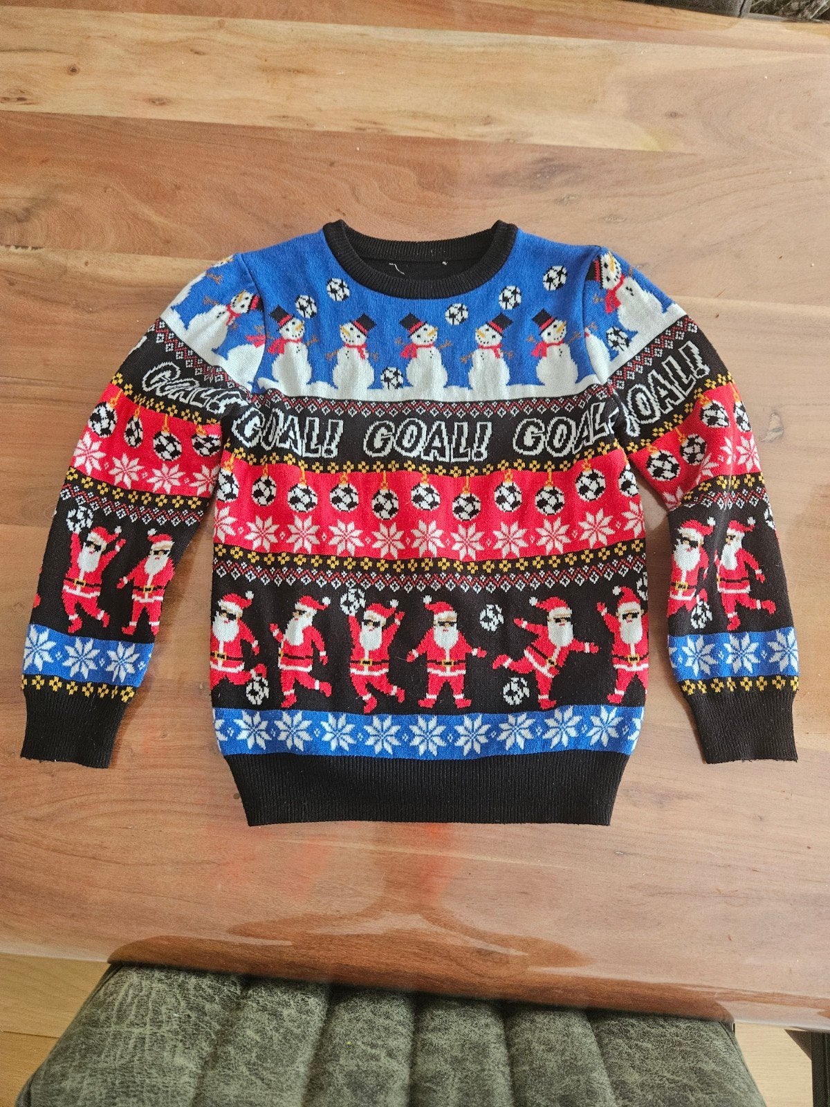 Leuke kersttrui maat 146 met voetbal Kerstmannen, Ophalen of Verzenden, Zo goed als nieuw, Jongen of Meisje, Trui of Vest