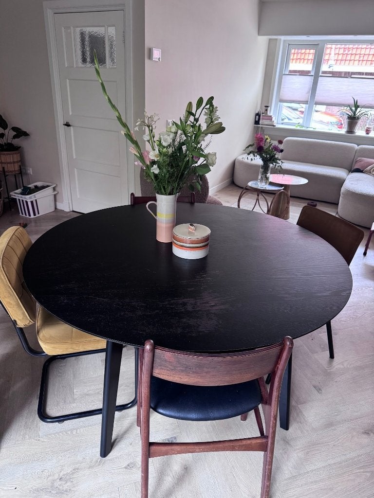 Zwarte ronde eettafel - 140 cm eikenfineer, Huis en Inrichting, Tafels | Eettafels, Ophalen, Gebruikt, 50 tot 100 cm, 100 tot 150 cm