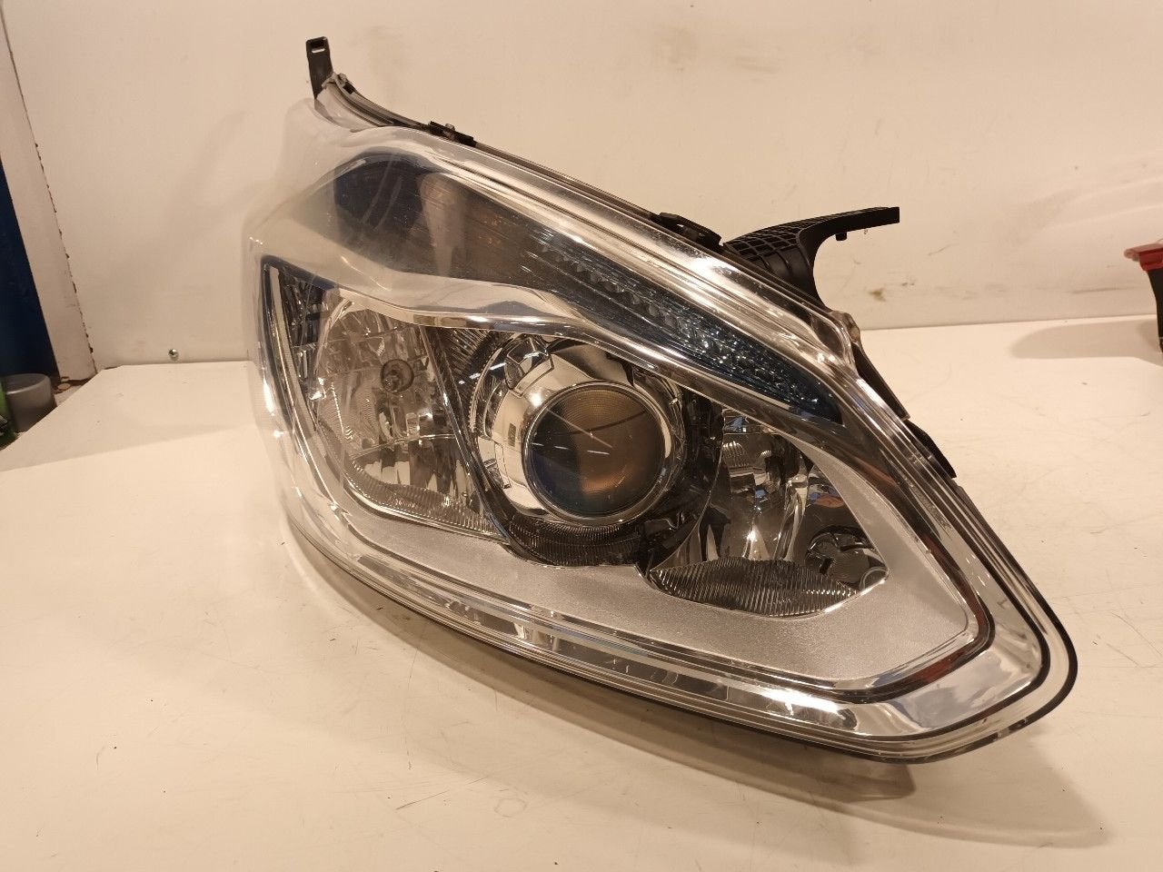 Koplamp rechts Ford Transit, Onderdelen@venauto.nl, Van der Ven Autorecycling B.V., Gebruikt, Ettenseweg 76, 4706 PB Roosendaal, The Netherlands