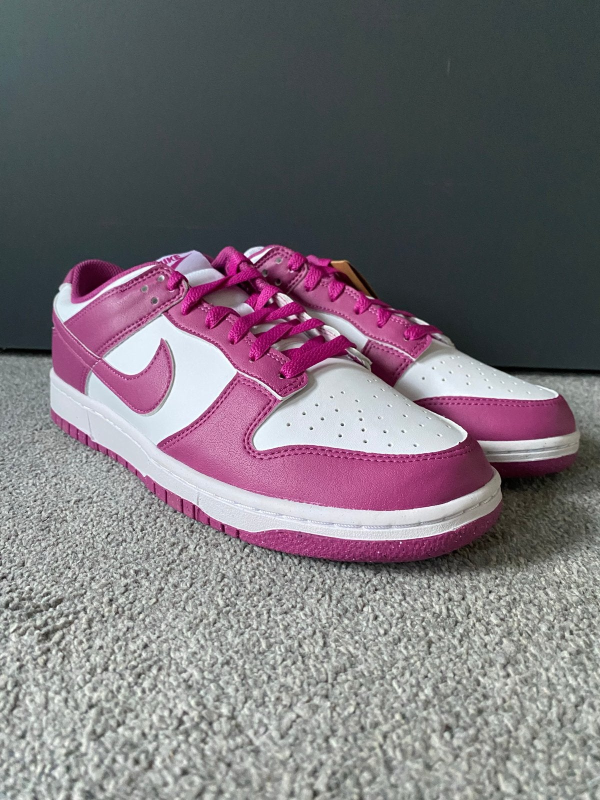 Nike Dunk Low Next Nature Fuchsia Wit Maat 43, Kleding | Dames, Colosseum 1, -, Verzenden, Nieuw