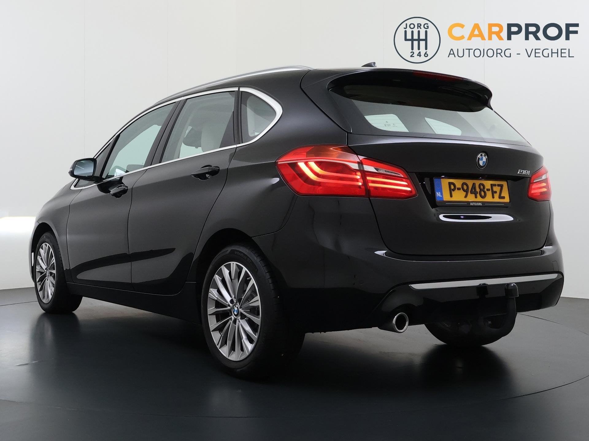 BMW 2-serie Active Tourer 218i Panoramadak | Trekhaak | Came, Auto's, 136 pk, Gebruikt, Euro 6, Automatische klimaatregeling