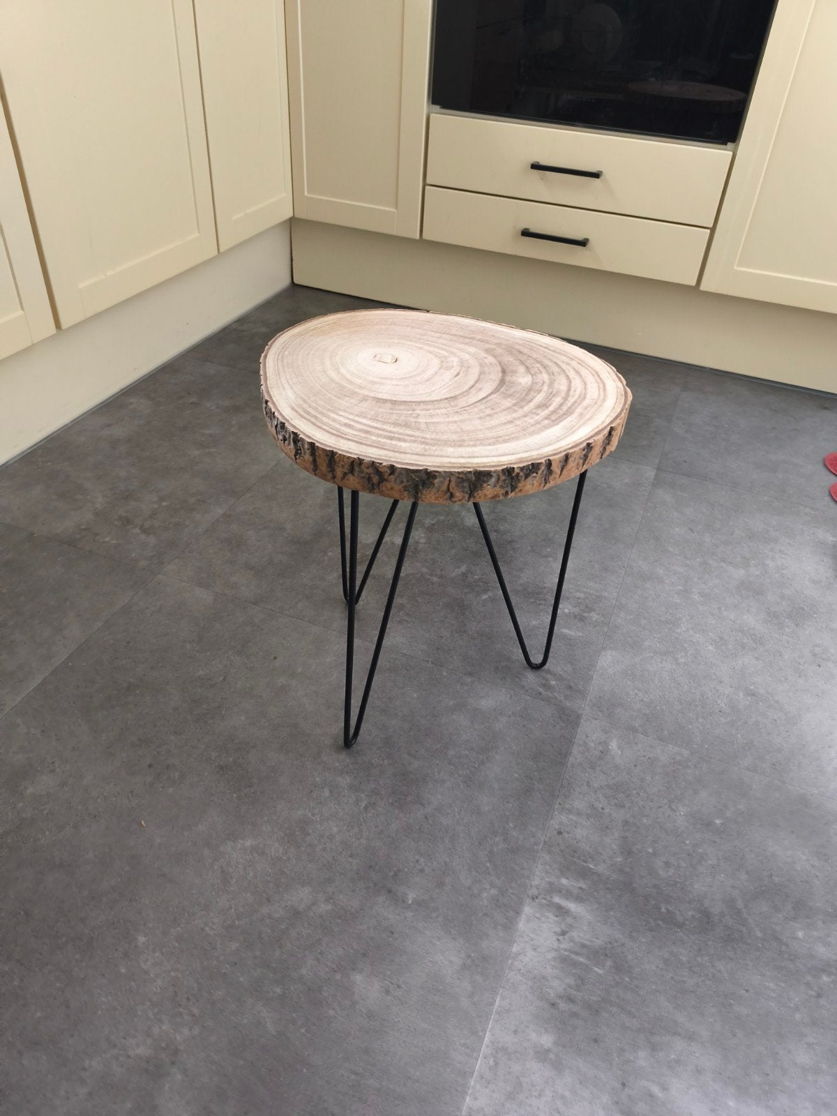 Bijzettafel van boomstam met metalen poten, Ophalen, Minder dan 45 cm, Minder dan 55 cm, Rond