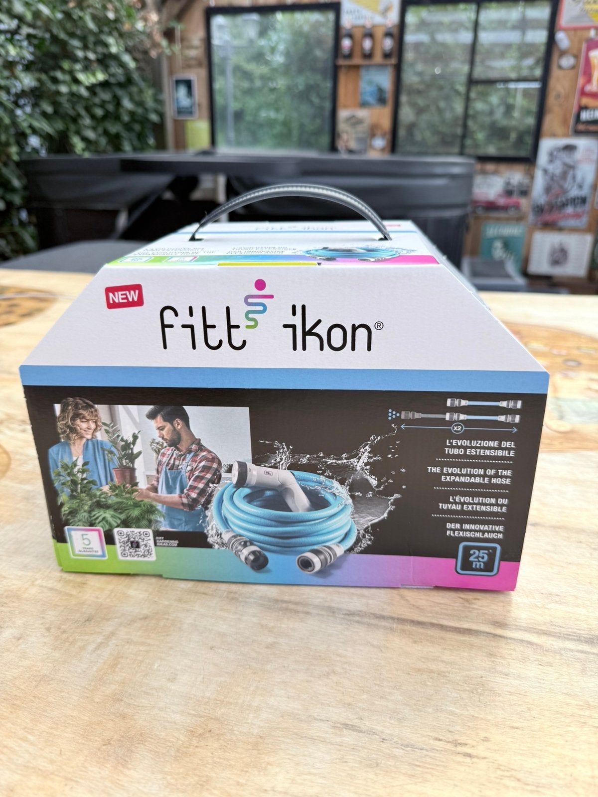 Tuinslang met spuitpistool nieuw te koop.