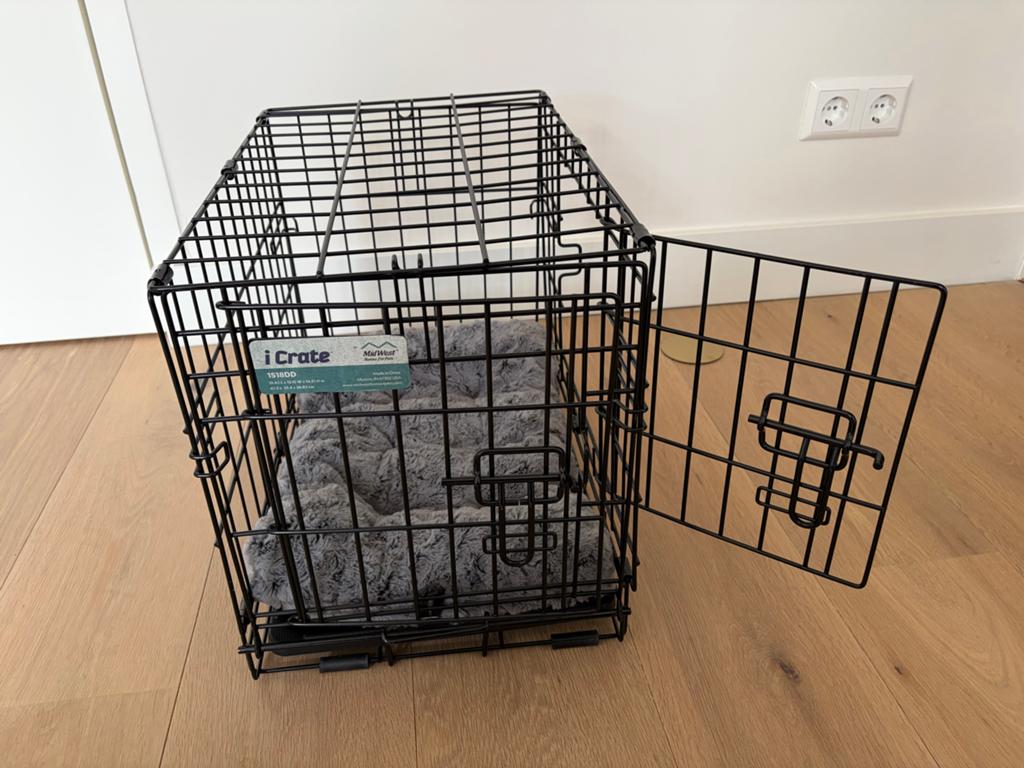 Pet crate, bench with cushion, Ophalen, Zo goed als nieuw