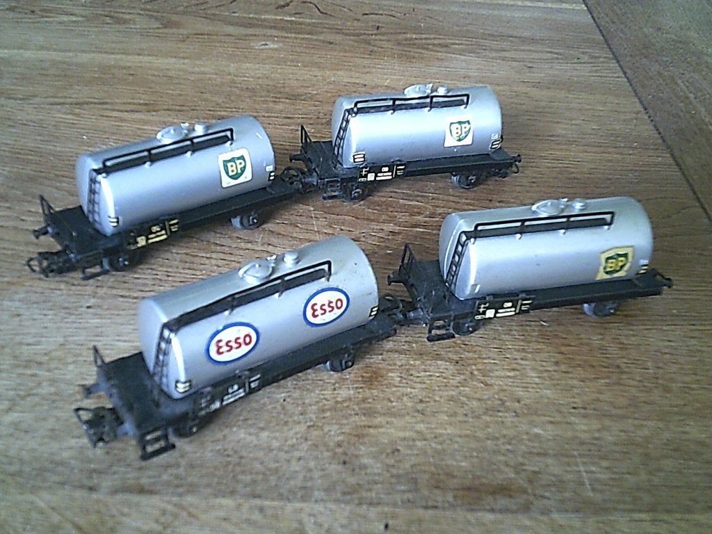 Marklin HO 4x Ketelwagon Esso nr. 4501 - BP nr. 4900, Wisselstroom, Gebruikt, Wagon, Ophalen of Verzenden