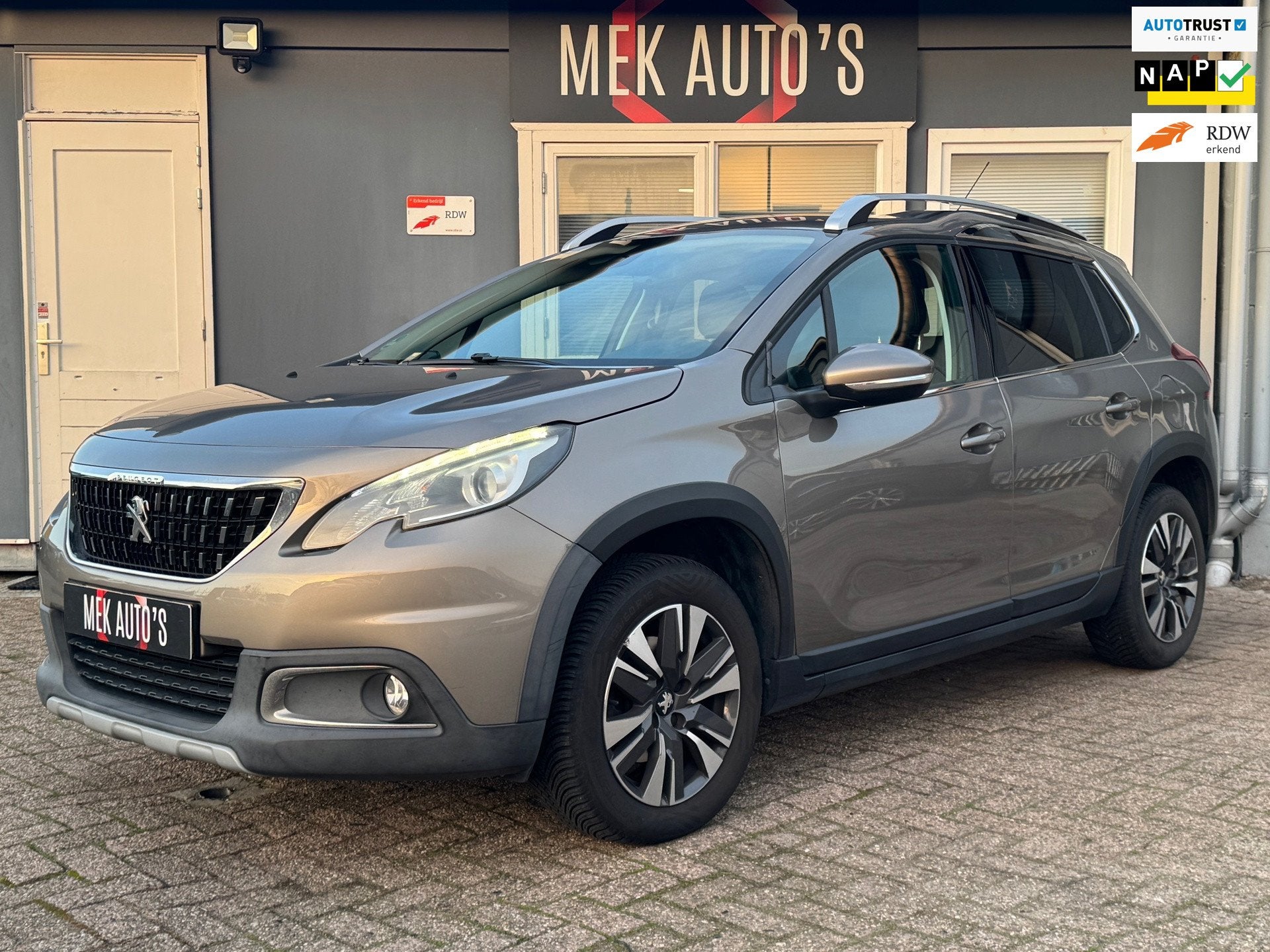 Peugeot 2008 1.2 PureTech Féline|Navi|Clima|Leder|Cruise|2e, Voorwielaandrijving, 450 kg, Gebruikt, 1199 cc