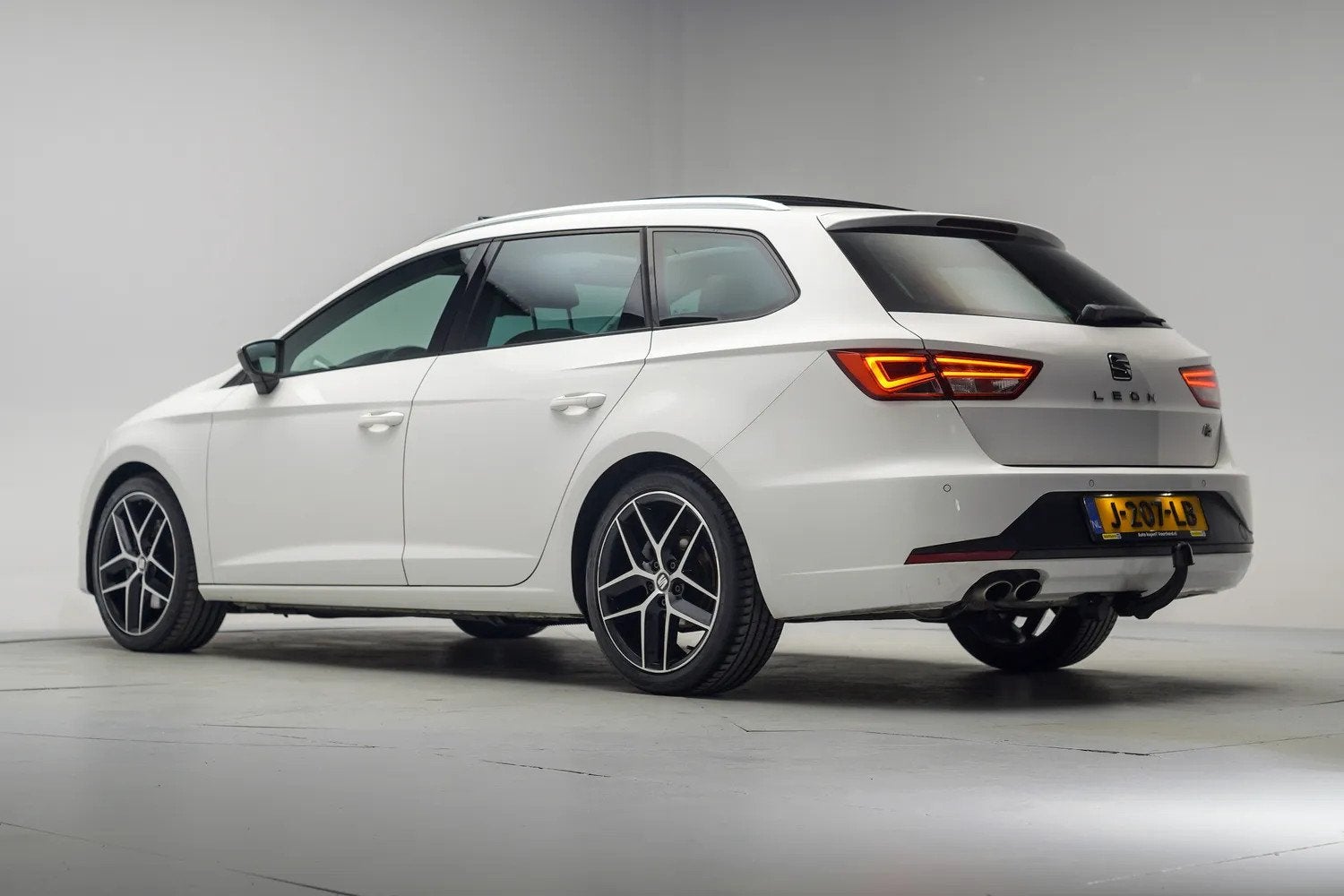 SEAT Leon 1,4 ST Eco TSI FR Aut. [ Navi Clima Schuif/kanteld, Auto's, Gebruikt, 4 cilinders, Leon, Leder