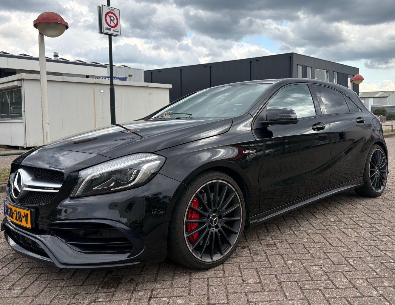 Mercedes-Benz A-Klasse 2.0 A45 AMG 4MATIC AUT 2016 Zwart, Automaat, 4 cilinders, Zwart, 14 km/l