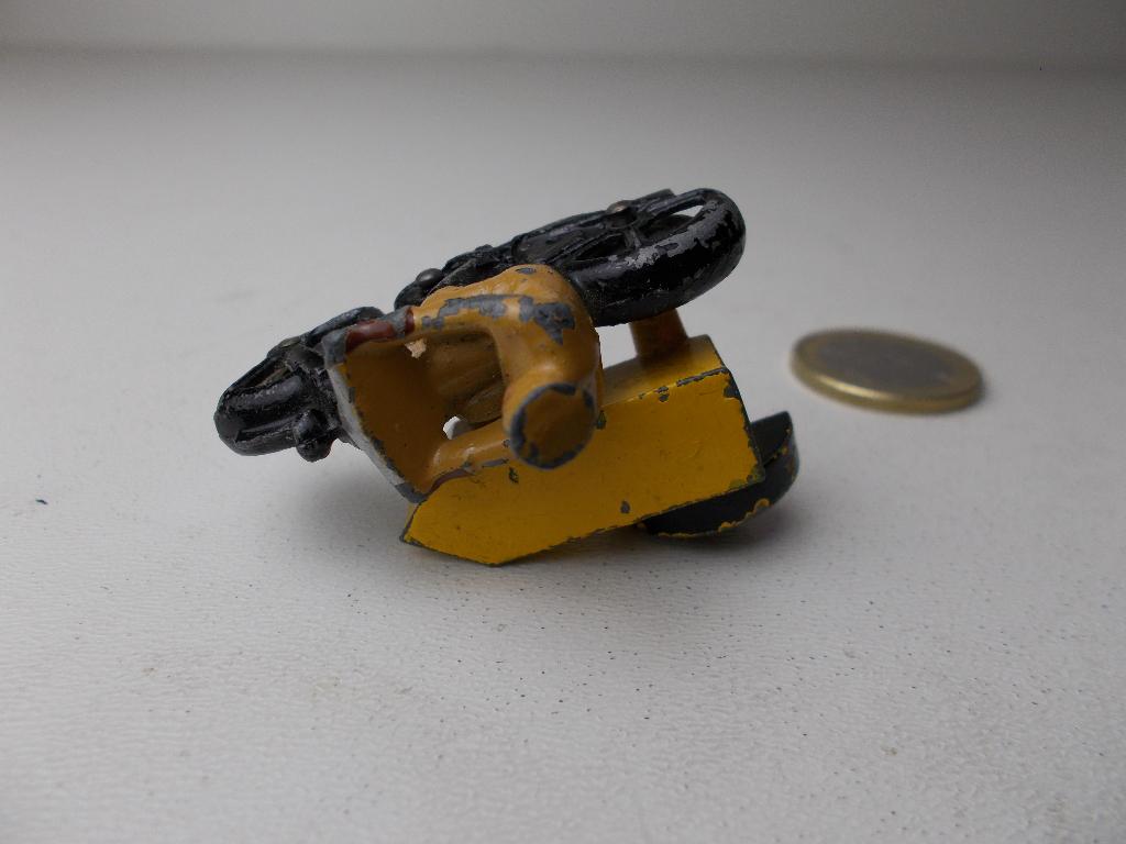 1955 Dinky Toys 272 MOTORCYCLE+SIDE CAR. DUTCH "WEGENWACHT"!, Ophalen of Verzenden, Gebruikt, Overige typen, Dinky Toys
