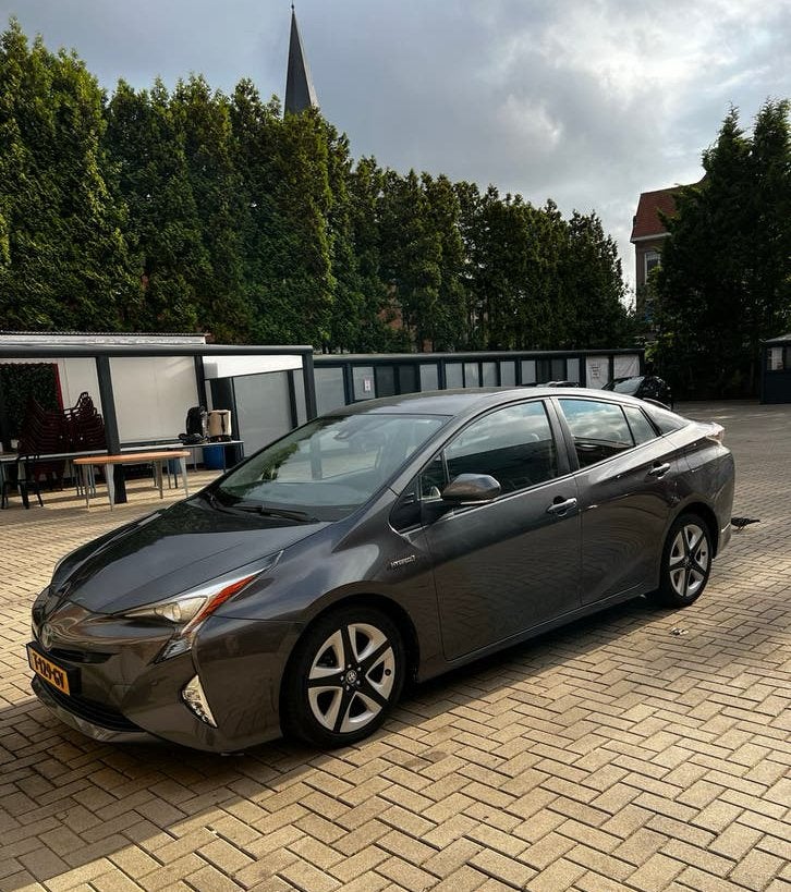 Toyota Prius 1.8 -Exculutive- Full Hybrid 122PK-2017 Grijs, 725 kg, 1350 kg, 98 pk, 725 kg