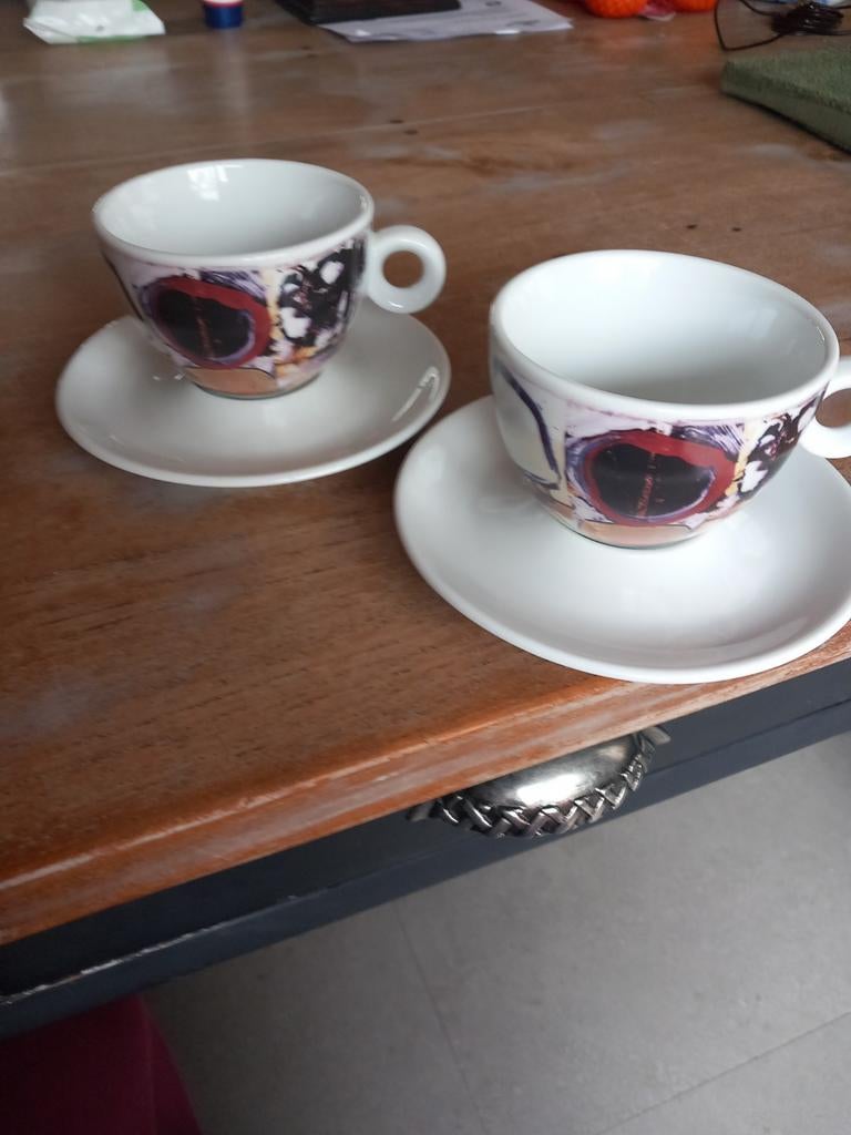 Capuccino United. Als Illy kop en schotels., Huis en Inrichting, Keuken | Servies, Keramiek, Ophalen of Verzenden, Zo goed als nieuw