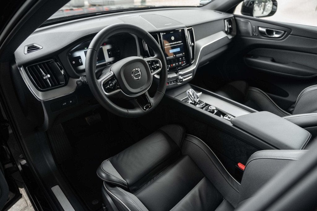Volvo XC60 T6 Plus Black Edition Pano 360c Harman Kardon 21', Automaat, Gebruikt, 4 cilinders, 1969 cc