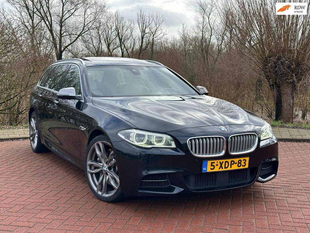 BMW 5-serie Touring M550xd Nap/Pano/Softclose/H&K/Full optie, Auto's, BMW, Automaat, Gebruikt, Euro 6, Zwart