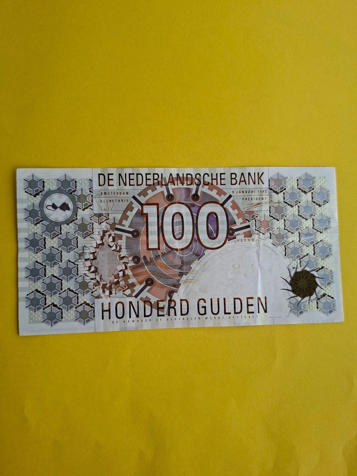 100 gulden Steenuil uit 1992 in AUNC
Serie nummer 1050537503, Ophalen of Verzenden, 100 gulden, Los biljet