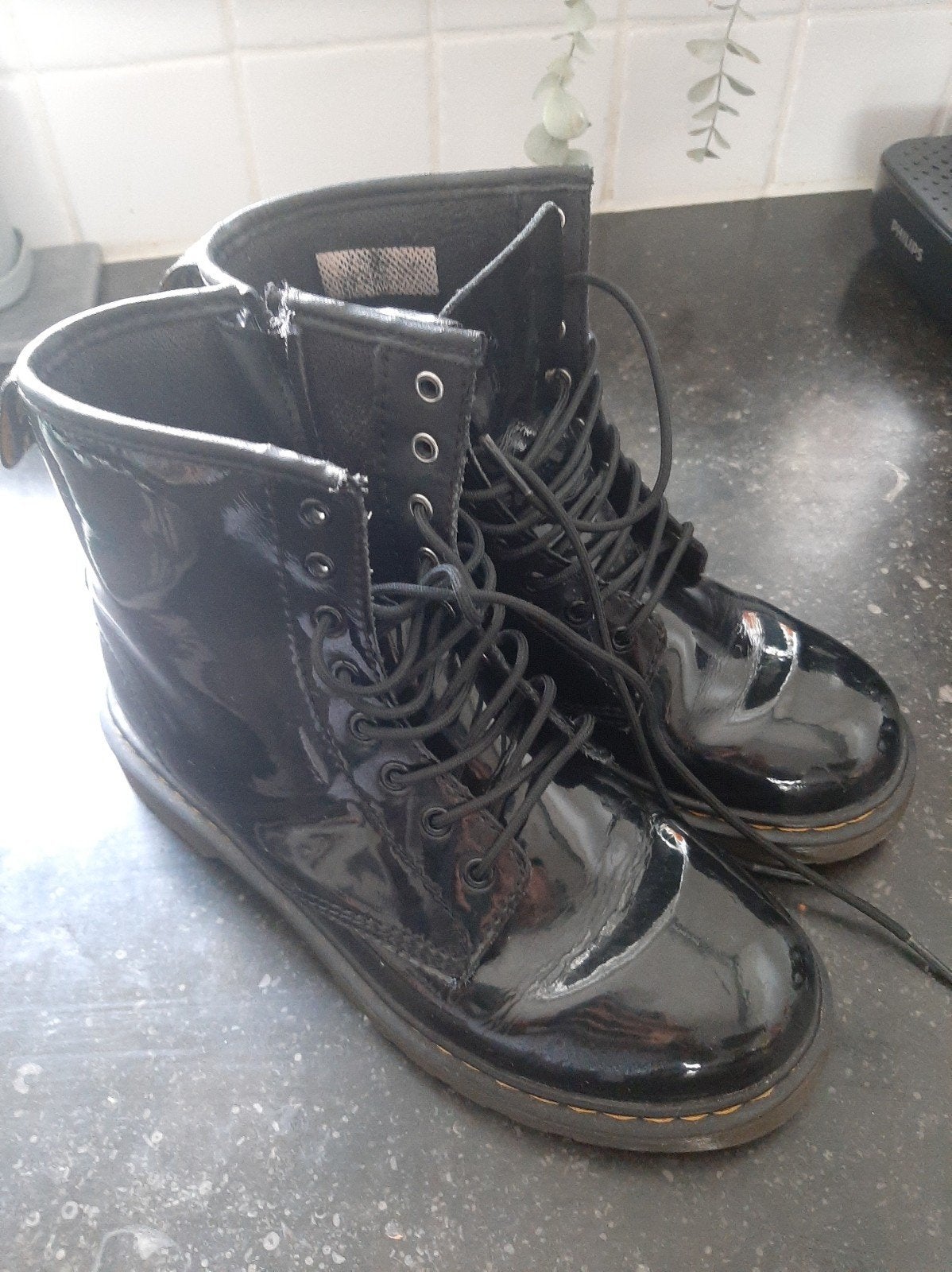 Dr martens lak laarsjes, Kleding | Dames, Schoenen, Ophalen of Verzenden, Nieuw, Zwart