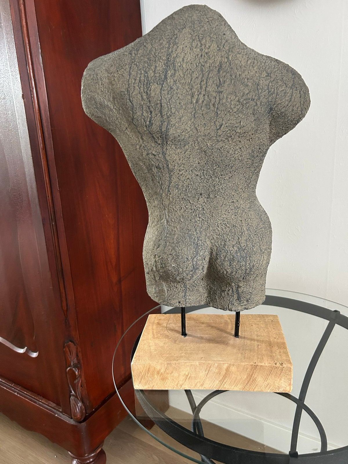Unieke Buste van Vrouwelijk Torso op Houten Sokkel, Natuurlijk materiaal, Buste, Ophalen of Verzenden, 20 - 50 cm