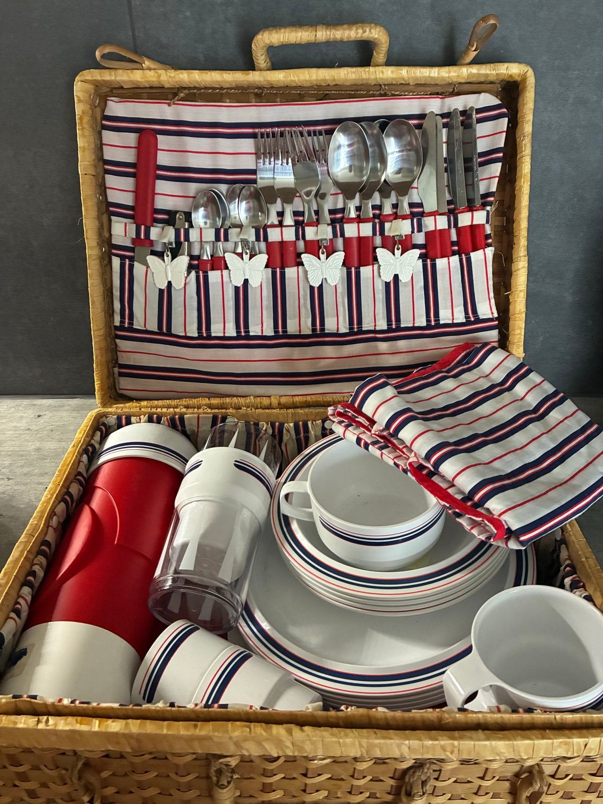 Picknickmand voor 2 personen met servies en bestek, Ophalen, Gebruikt