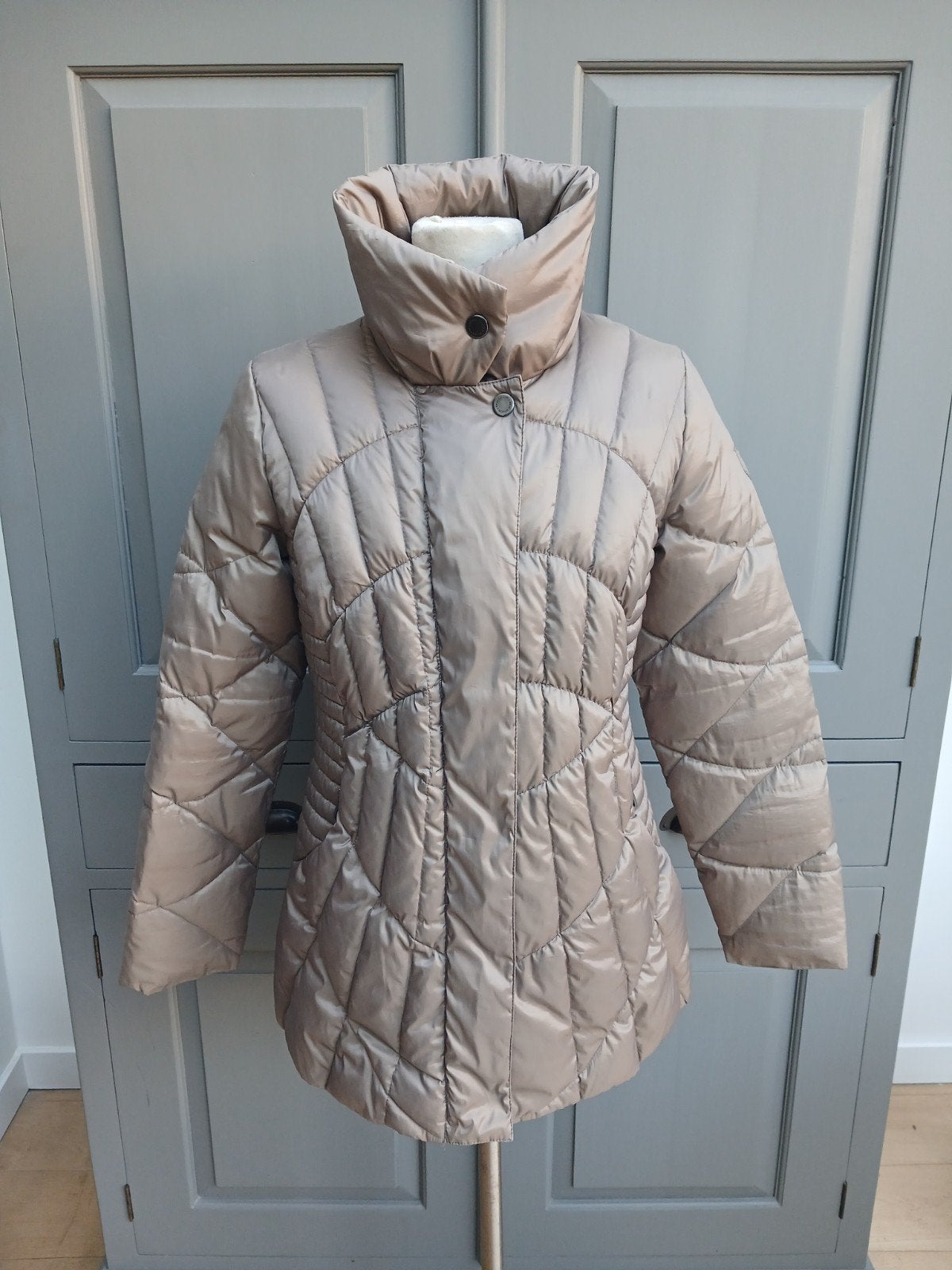 Fuchs Schmitt Daune Winterjas - Maat 38/40 (M), Kleding | Dames, Maat 38/40 (M), Beige, Ophalen of Verzenden, Zo goed als nieuw