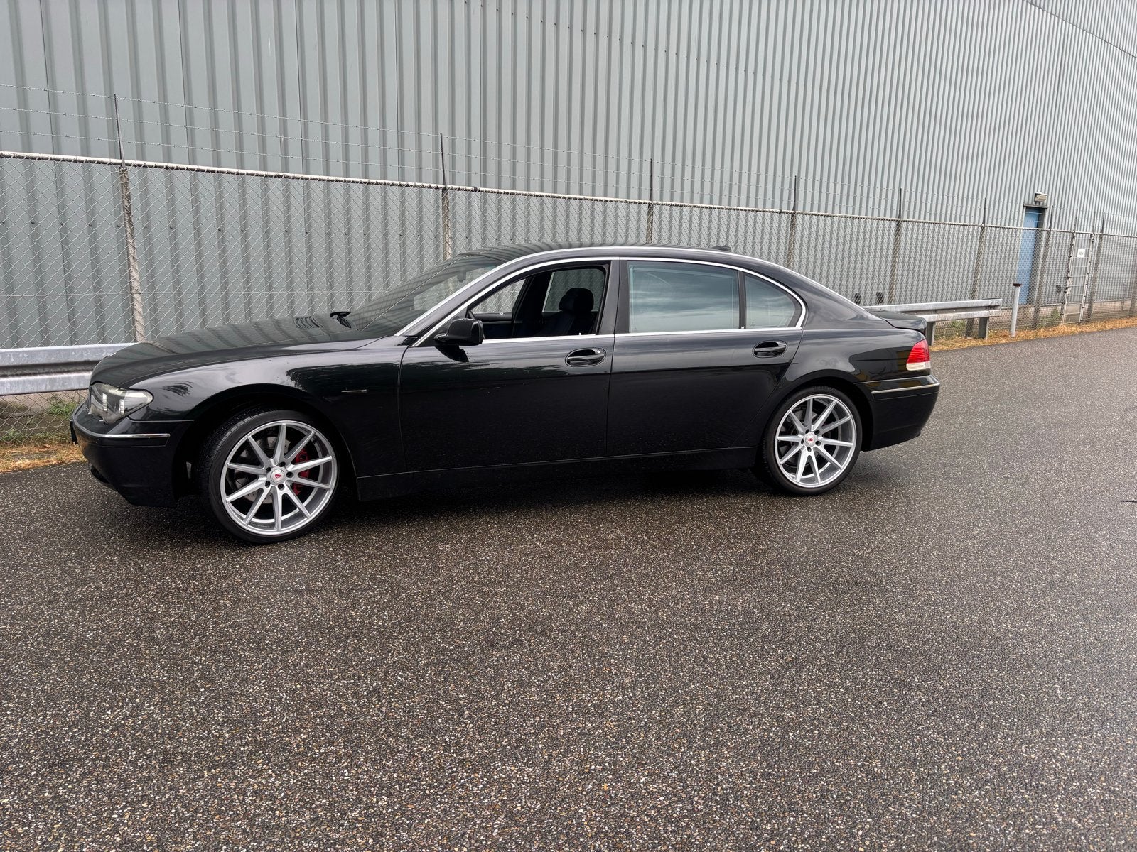BMW 7-Serie 4.4 I 745 Lang AUT 2004 Zwart, Auto's, Automaat, Achterwielaandrijving, 8 cilinders, 1885 kg