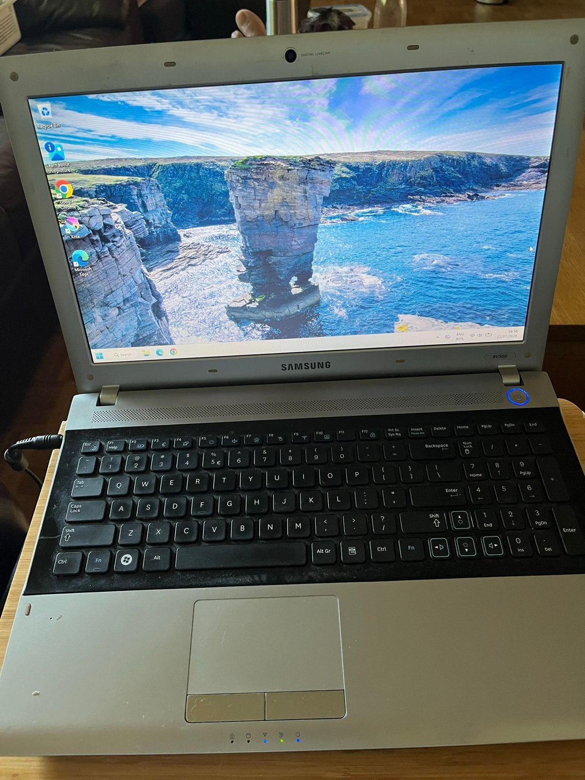 Samsung Laptop met 250GB SSD, 8GB RAM, defecte accu, Computers en Software, Windows Laptops, Gebruikt, SSD, 2 tot 3 Ghz, 8 GB
