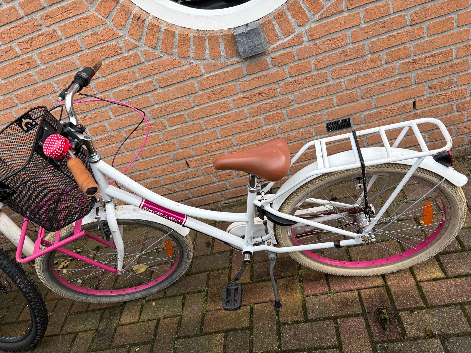 Excellent meisjesfiets 24 inch wit/roze met mand, Velgrem, Ophalen of Verzenden, Handrem, Gebruikt
