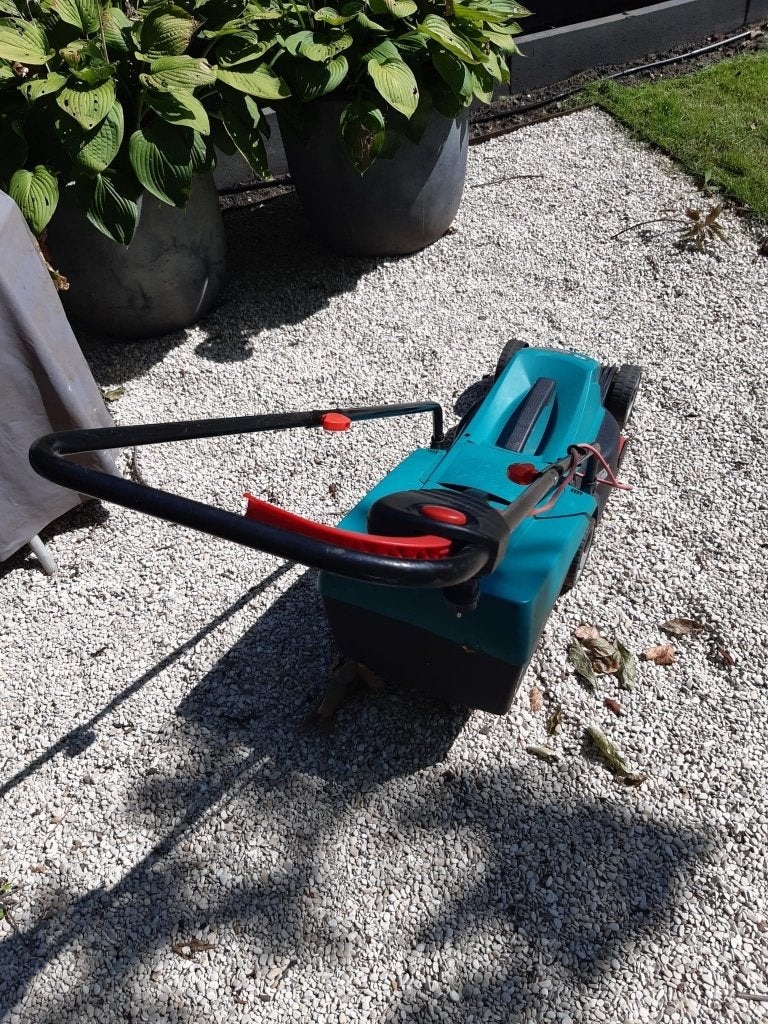 Bosch ARM 32 Elektrische Grasmaaier - Compact & Handig, Ophalen, Cirkelmaaier, Gebruikt, Elektrische grasmaaier