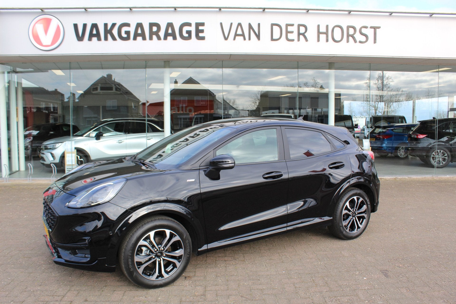 Ford Puma 1.0-125pk EcoBoost Hybrid ST-Line. April 2024 ! Sl, Auto's, Voorwielaandrijving, 12 maanden, Stof, Zwart