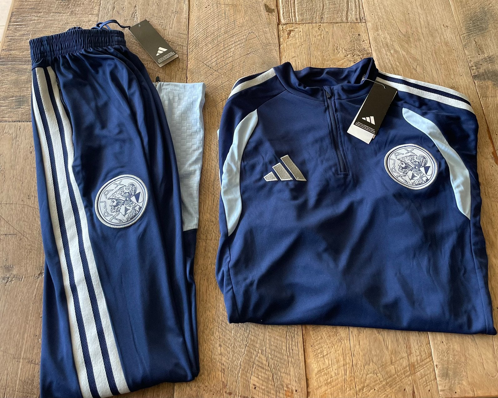 Ajax trainingspak 2026/2027, Maat M, Ophalen of Verzenden, Nieuw, Trainingspak