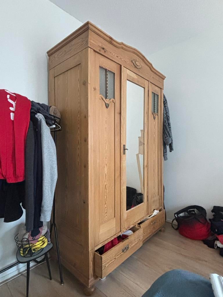 Antieke grenen kledingkast met spiegel en lades, Huis en Inrichting, Ophalen, Gebruikt, 100 tot 150 cm, Met lade(s)