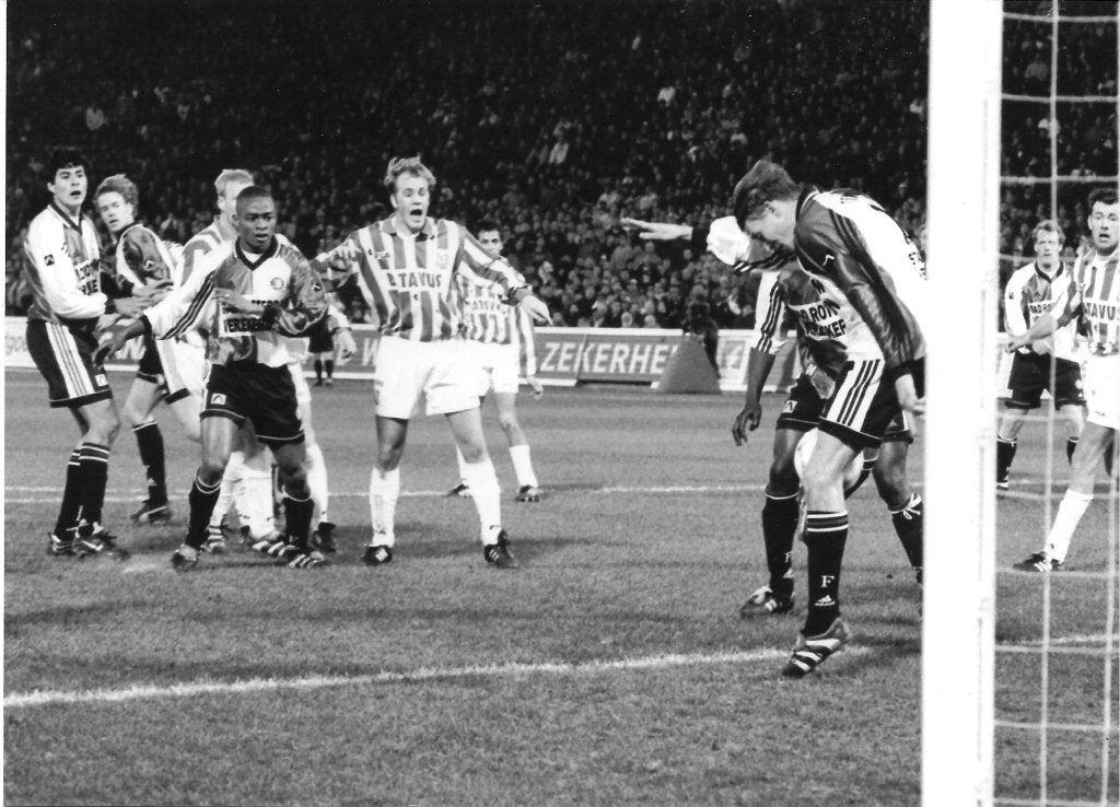 persfoto Piet Bouts 1999-02-28 Feyenoord - Heerenveen 2x, Verzenden, Zo goed als nieuw, Feyenoord, Spelerskaart