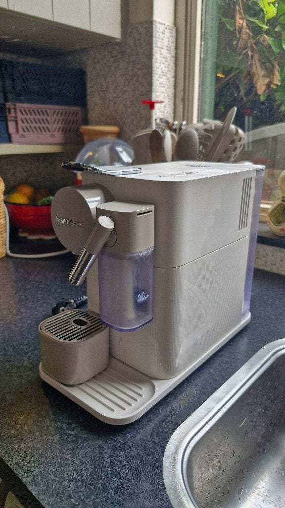Delonghi Lattissima One Nespresso koffiezetapparaat, Ophalen, Gebruikt, Koffiemachine, 1 kopje