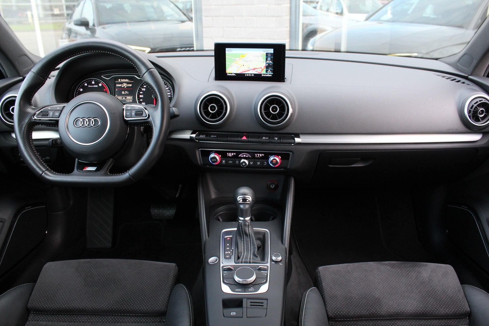 Audi A3 Limousine 1.4 TFSI CoD Ambition Sport Edition / B&O, Dealer onderhouden, Gebruikt, 4 cilinders, Leder en Stof