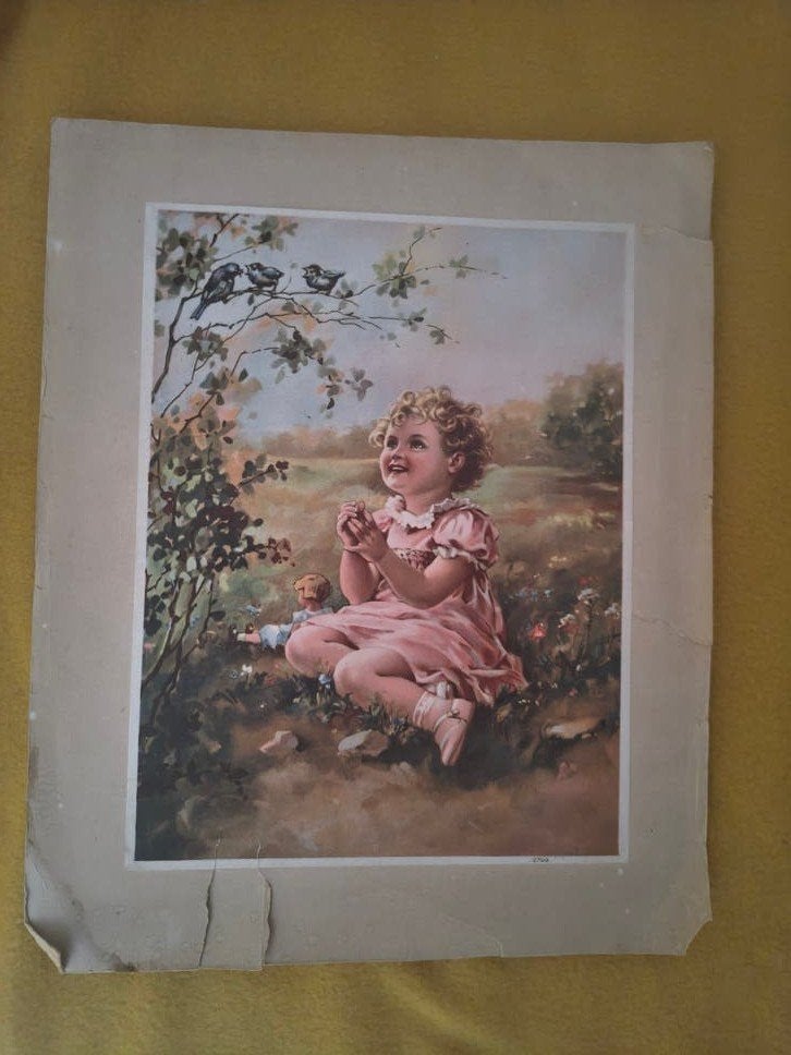 Antieke print van kind in roze jurk, met vogels, Ophalen of Verzenden