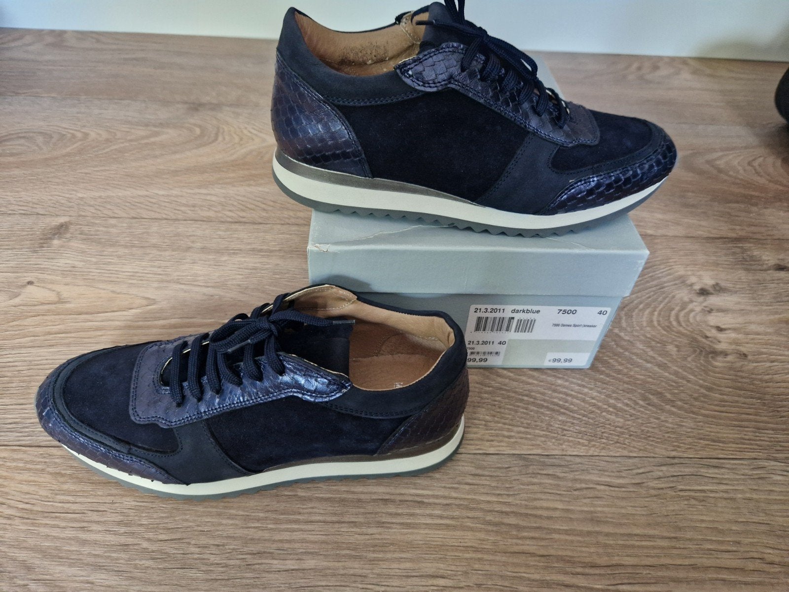 Nieuwe donkerblauwe sneakers maat 40, Kleding | Dames, Schoenen, Ophalen of Verzenden, Nieuw, Blauw, Sneakers of Gympen