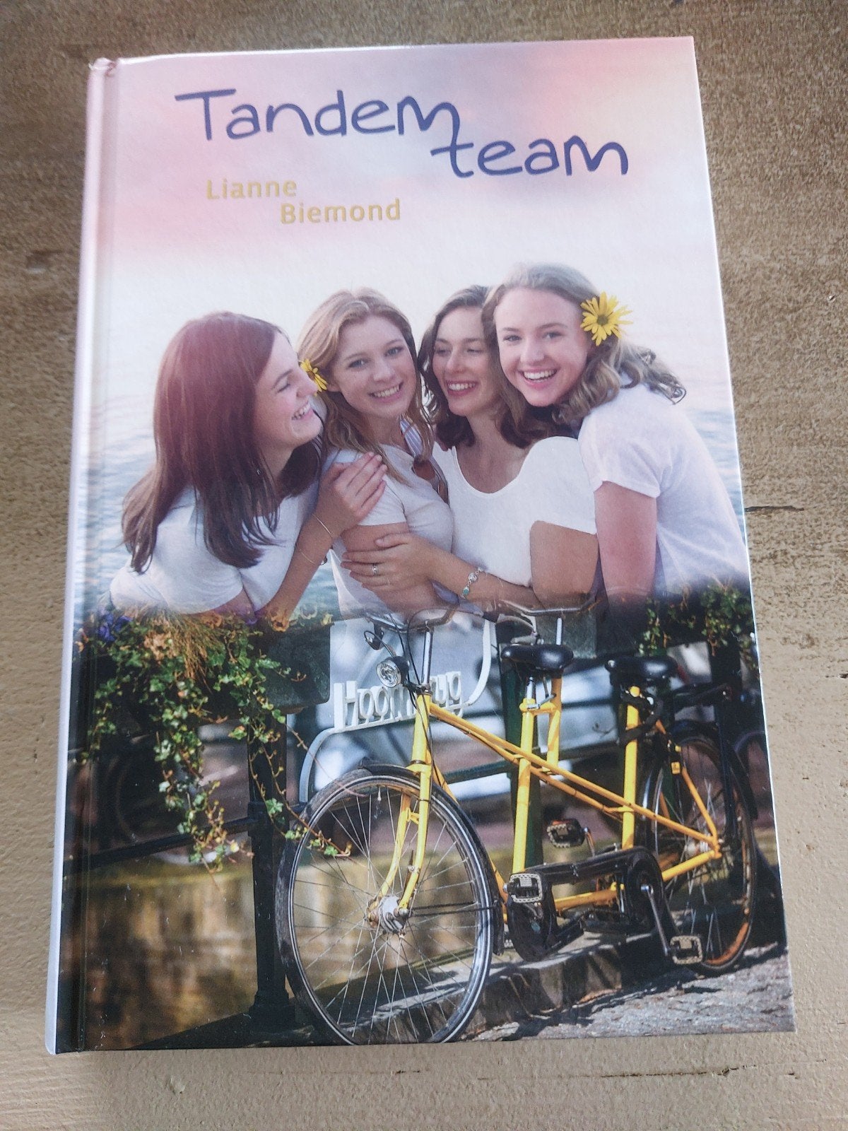 Tandem Team - Lianne Biemond (Jeugdboek), Ophalen of Verzenden, Zo goed als nieuw, Lianne Biemond, Nederland