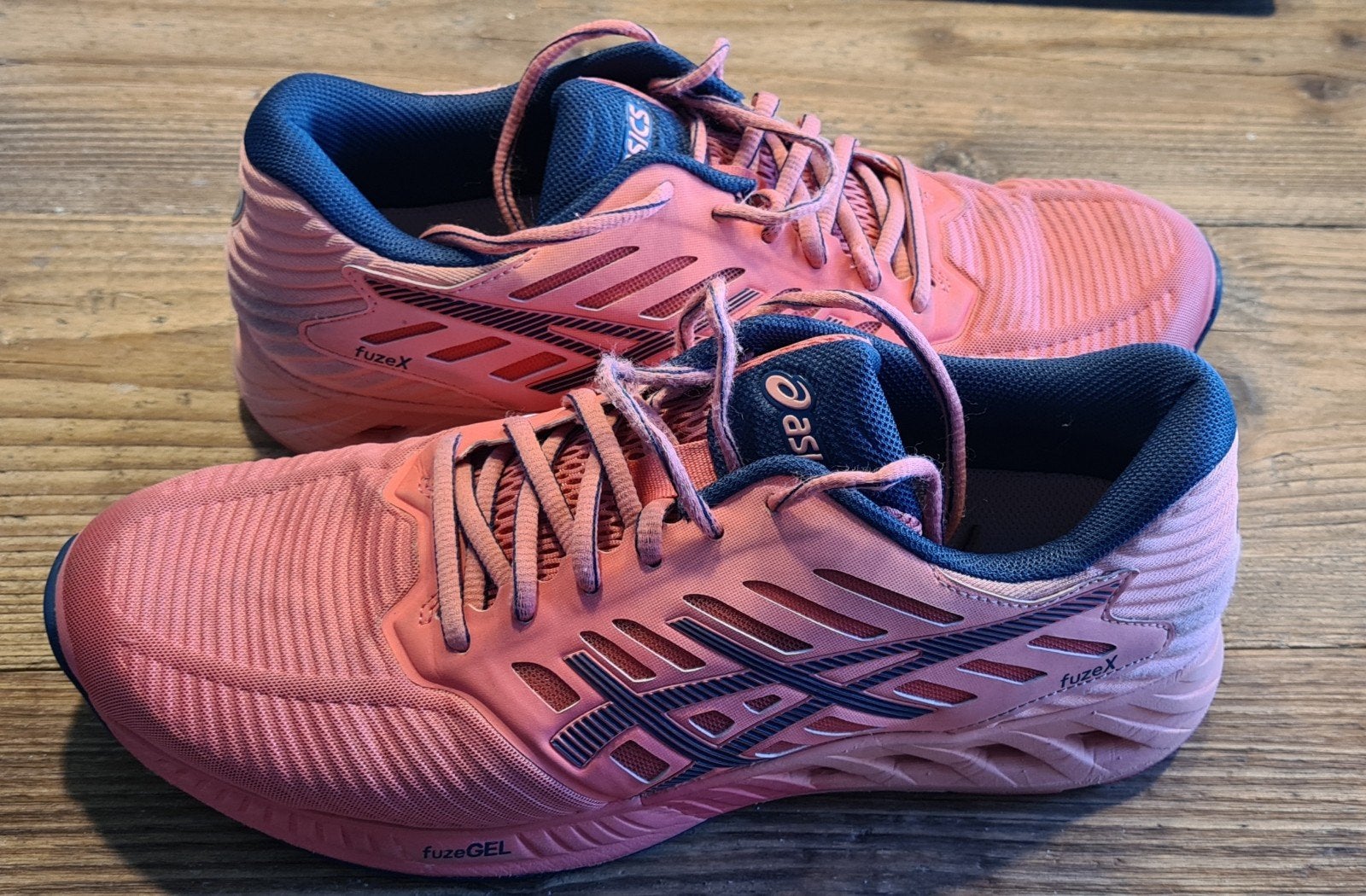 Asics Fuze Gel sportschoenen - Maat 42 - Donker Koraal, Sport en Fitness, Gebruikt, Hardloopschoenen, Ophalen of Verzenden, Overige sporten
